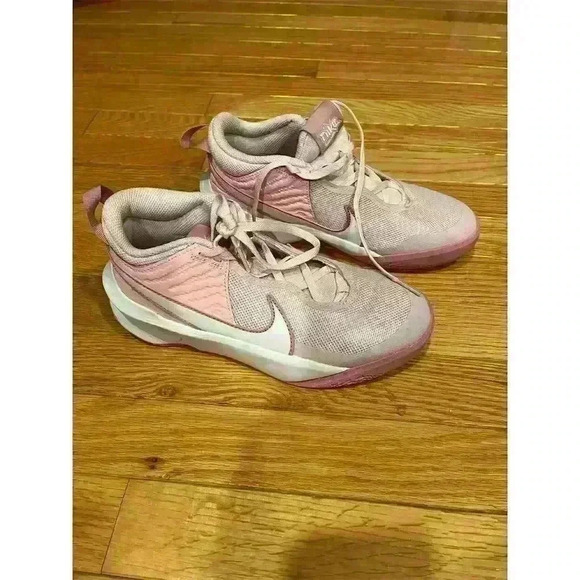 Nike Team Hustle D 10 GS Kids Basketball Shoes Pink Foam Size 5Y - Picture 1 of 7